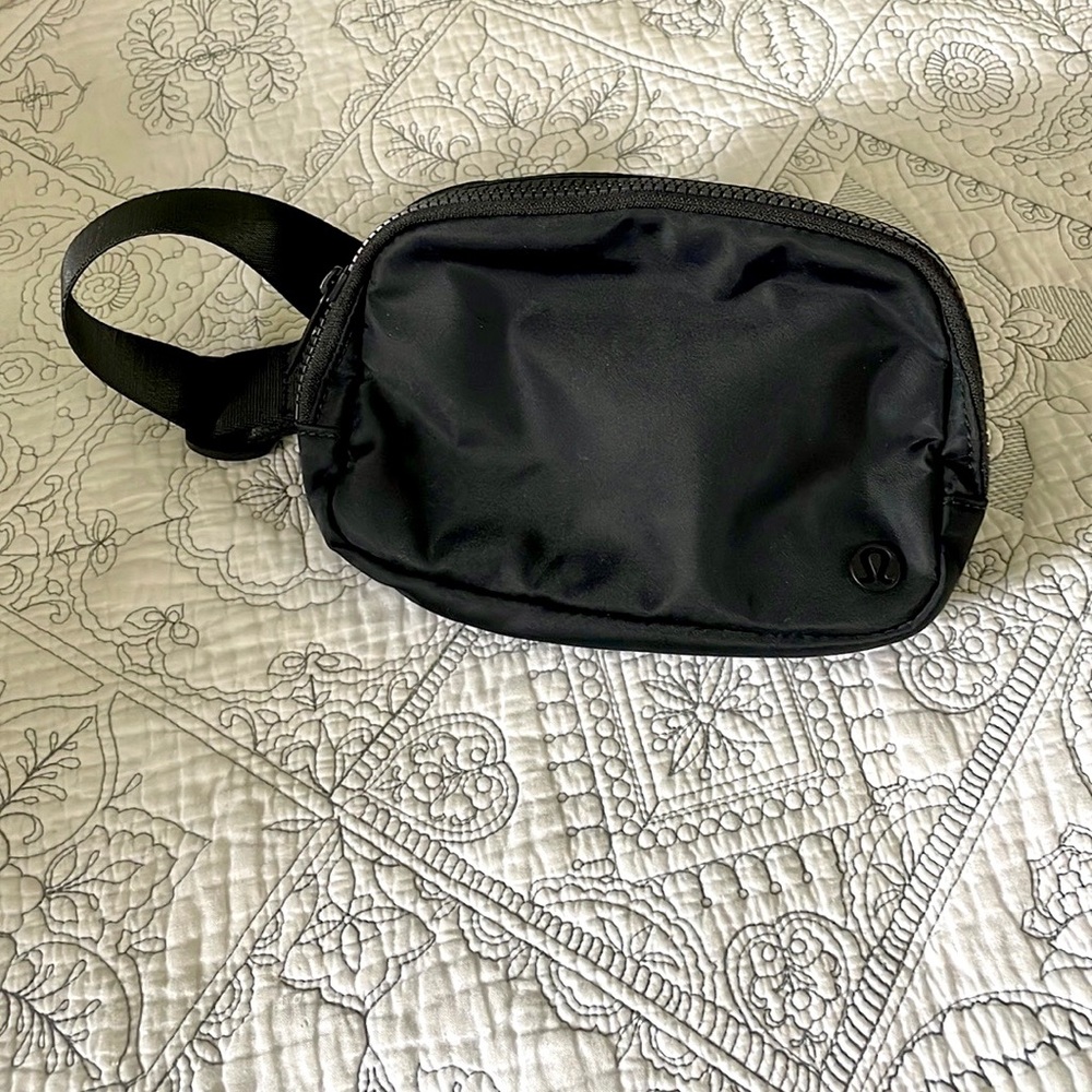 LULULEMON Everywhere black belt bag with black hardware